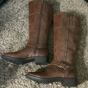 Brown Low-heeled boots